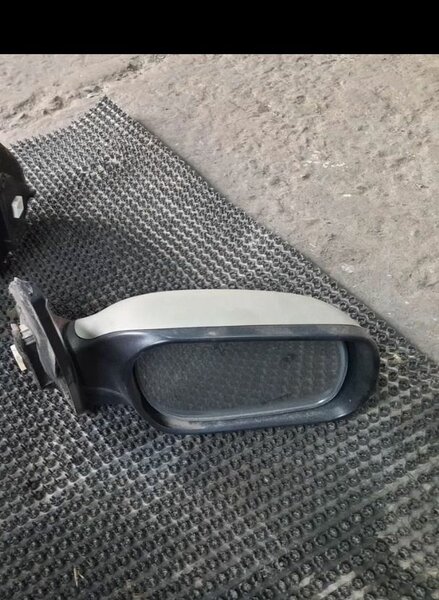 Зеркало боковое правой на Мазда Демио 2005