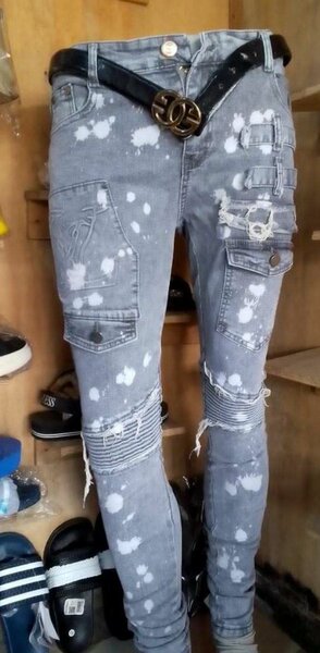 Jeans slim déchirés