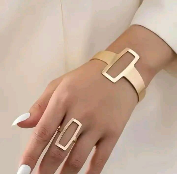 Bracelets et bagues en or chic