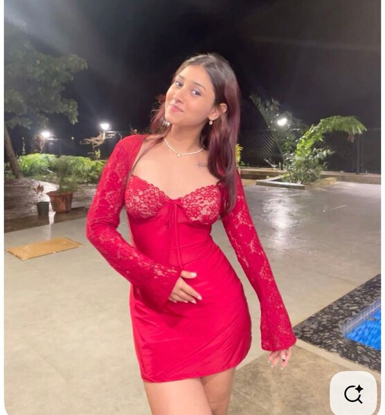 Robe Rouge Dentelle Élégante