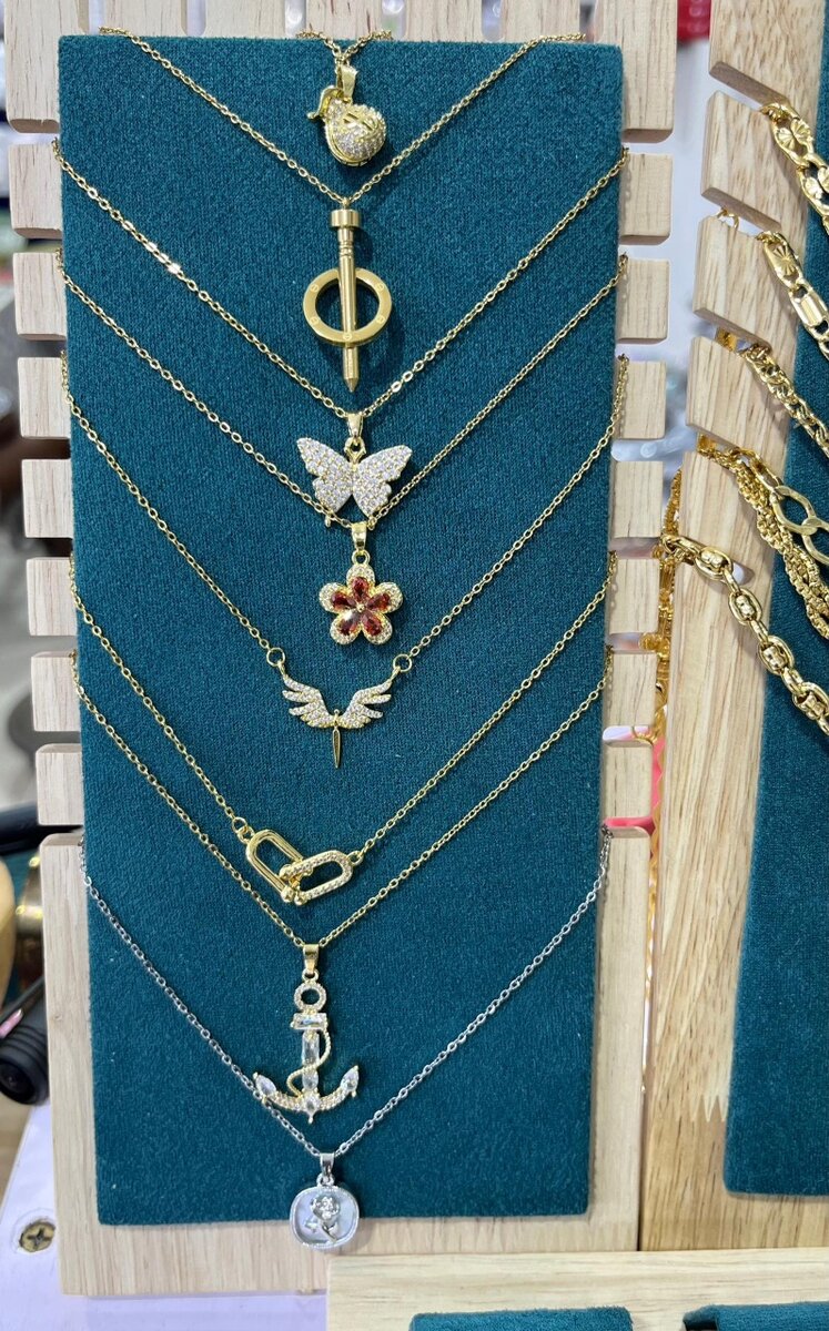 Female necklaces