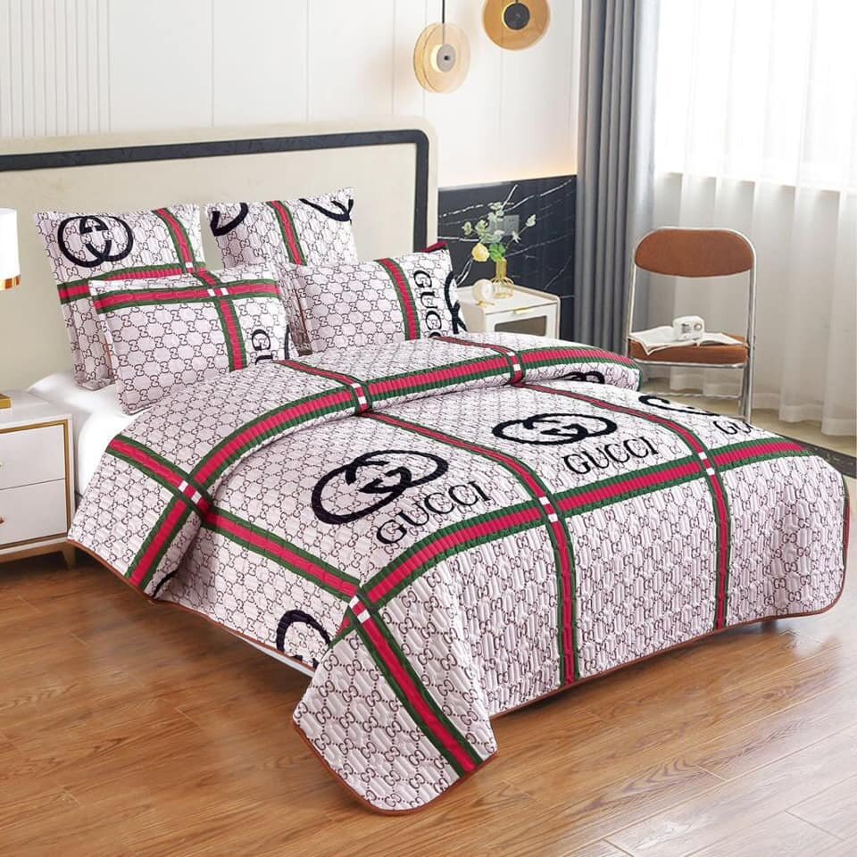 Bedding set with multi-colored print, 5 pieces, Queen size