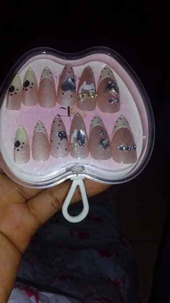 Faux ongles décorés