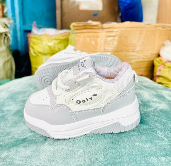 Jolie chaussures pour enfant