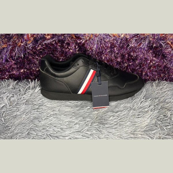 Sneakers en cuir noir élégant