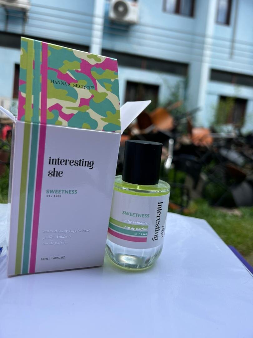 Parfum interesting she