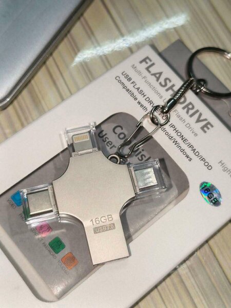 Clé USB 4-en-1 16GB