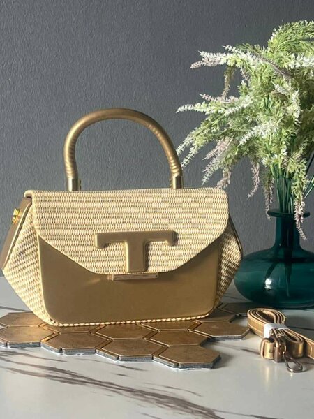 Sac à main élégant tressé