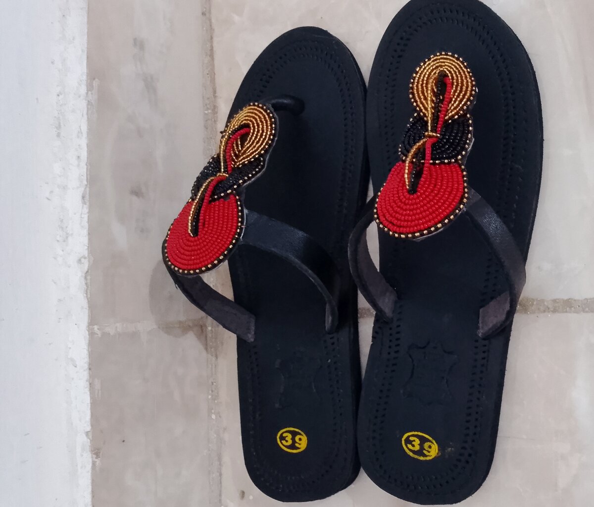 Sandales artisanales perlées