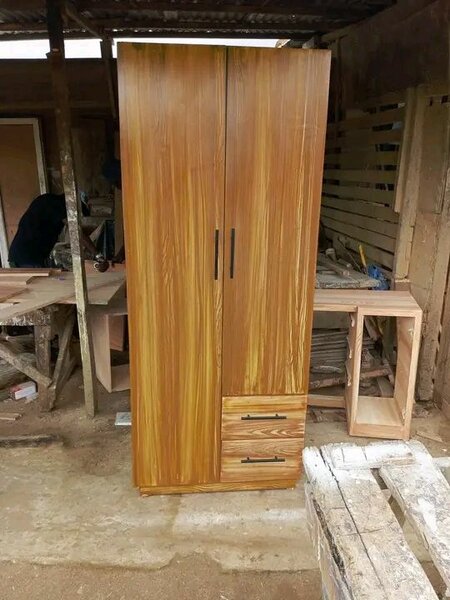 Armoire en bois 2 portes