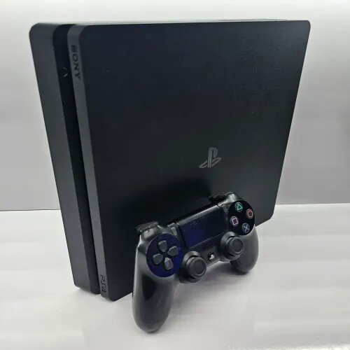PS4 Slim avec 6 jeux intégrés