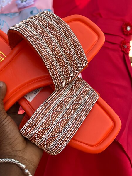 Mules à strass élégantes