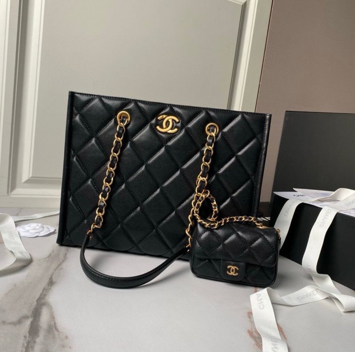 Sac à main en cuir noir élégant