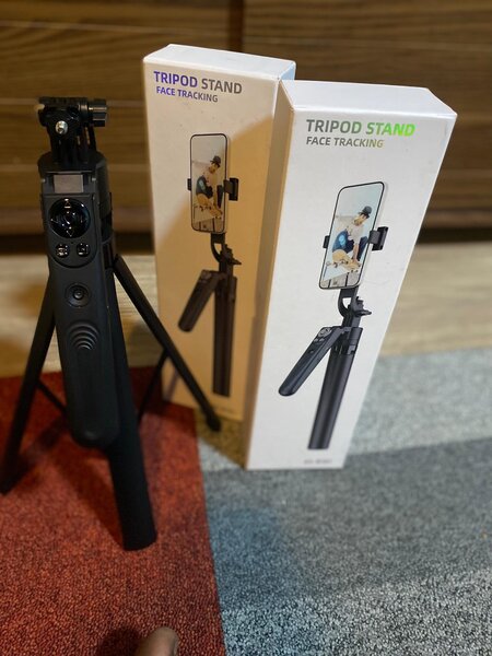 Tripod stand face tracking (length 68 inches max)