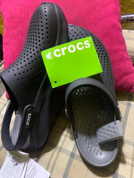 Crocs noirs