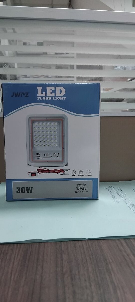 Projecteur LED solaire 30W