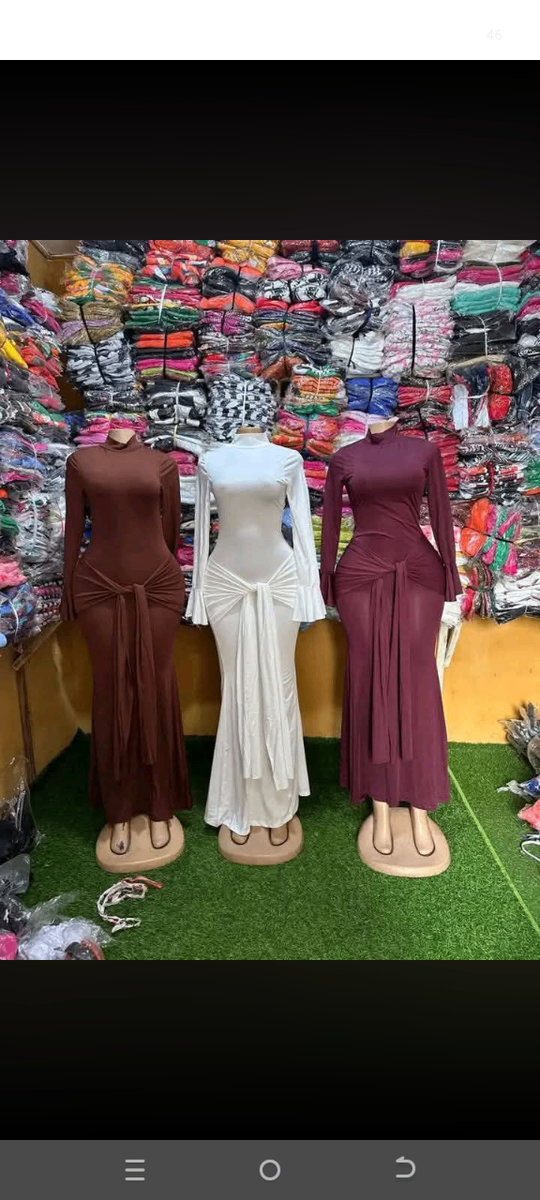 Robe élégante dos nu