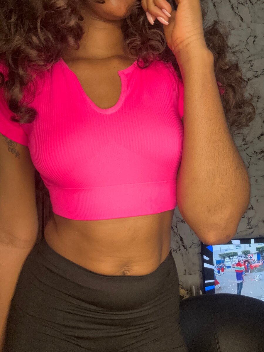 Haut court moulant femme