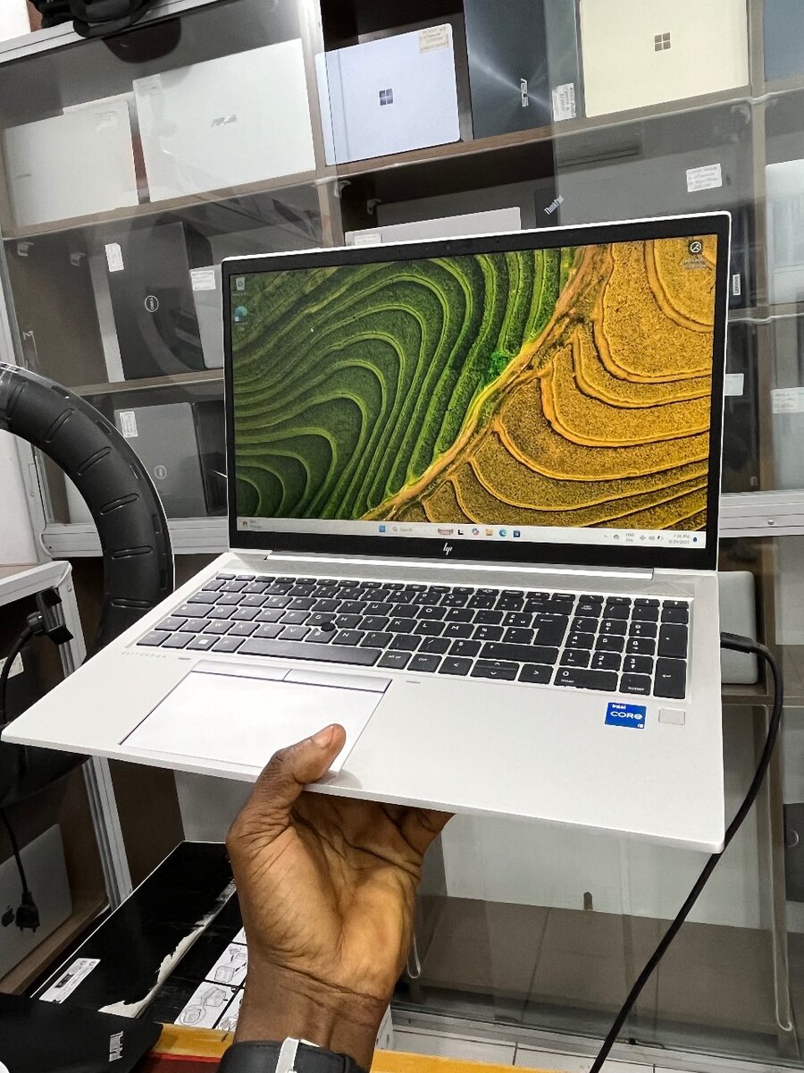 HP Laptop 15.6" Ryzen 5