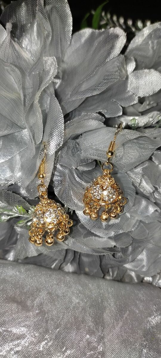New and Beautiful Traditional Indian jhumka earrings for gir