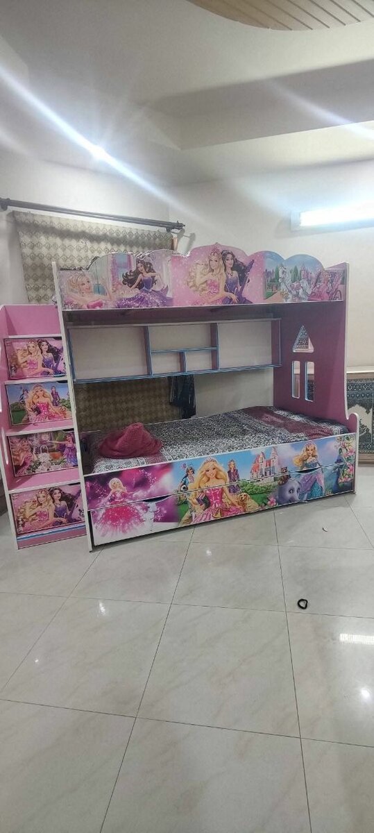 Triple bunk bed