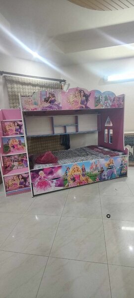 Triple bunk bed