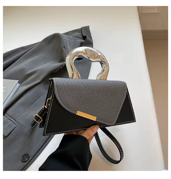 Sac à main élégant avec poignée cœur