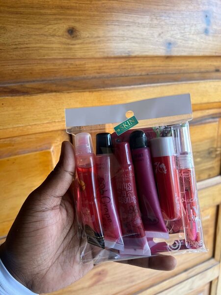 Lipgloss pack of 6 at K100