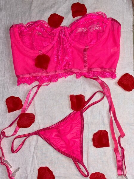 Ensemble lingerie rose dentelle