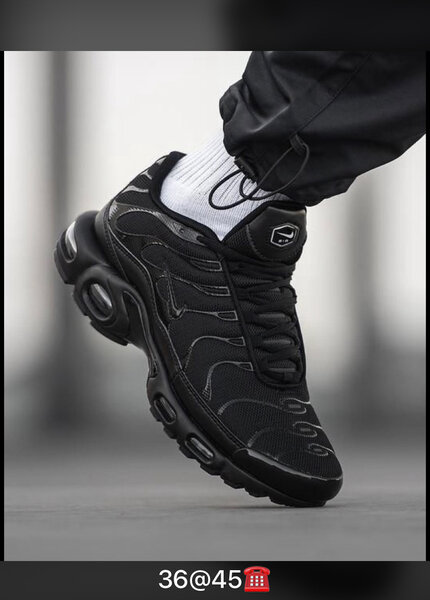 Baskets Noires Design Sport