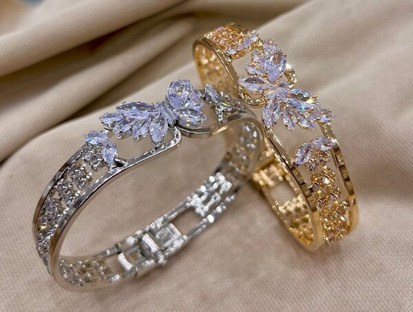 Openable Bangle- Handcuff