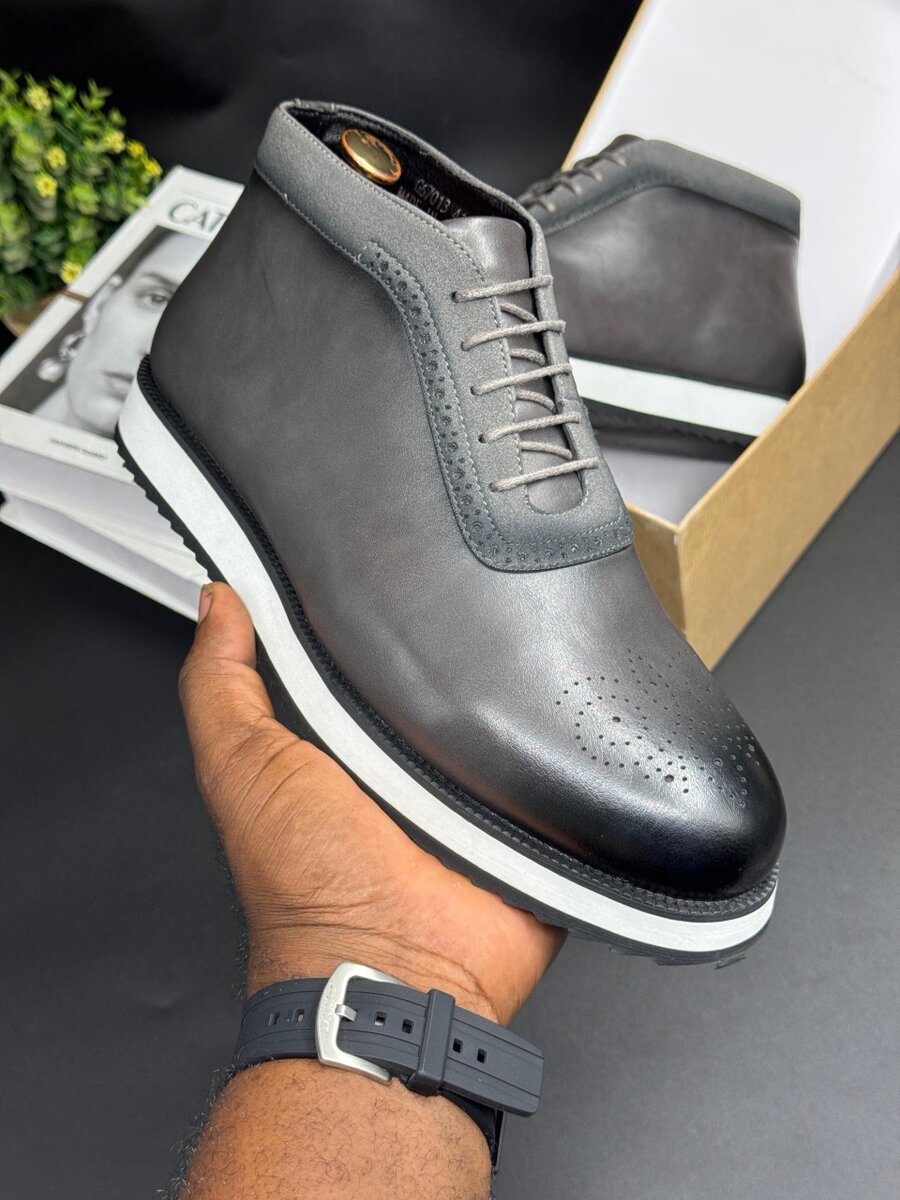 TIMBERLAND GREY AND WHITE