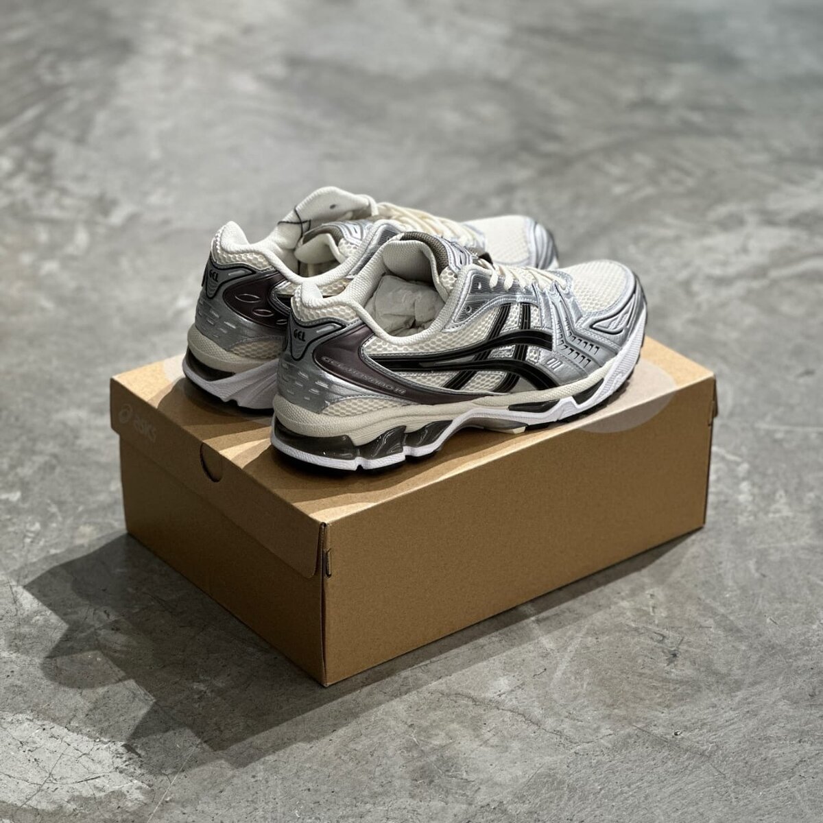 Chaussures Asics KAYANO 14