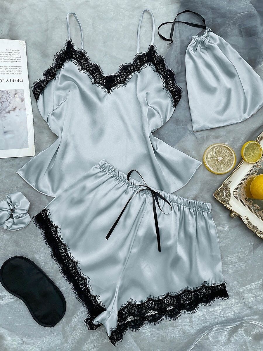 Pyjama en satin dentelle femme