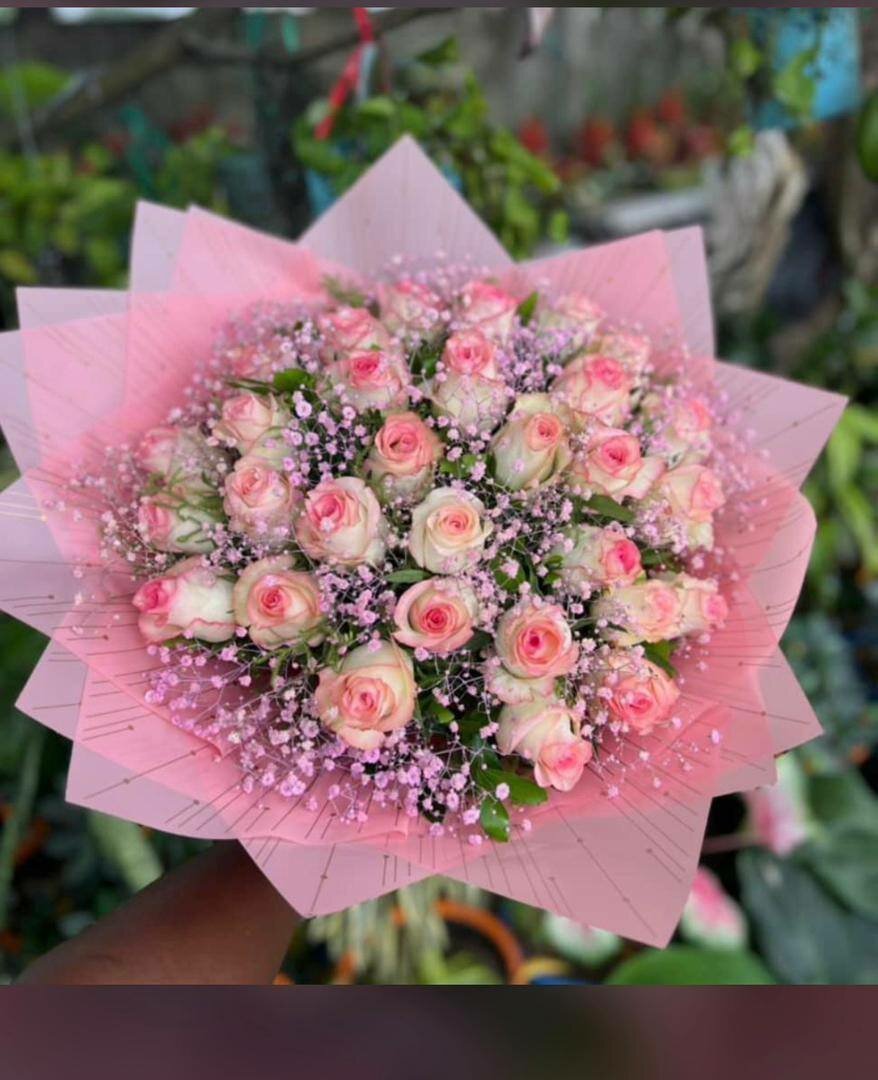 Bouquet de roses roses élégant