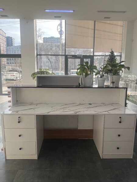 Дизайнерский ресепшен в отличном состоянии