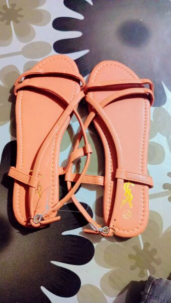 Sandales plates élégantes femme