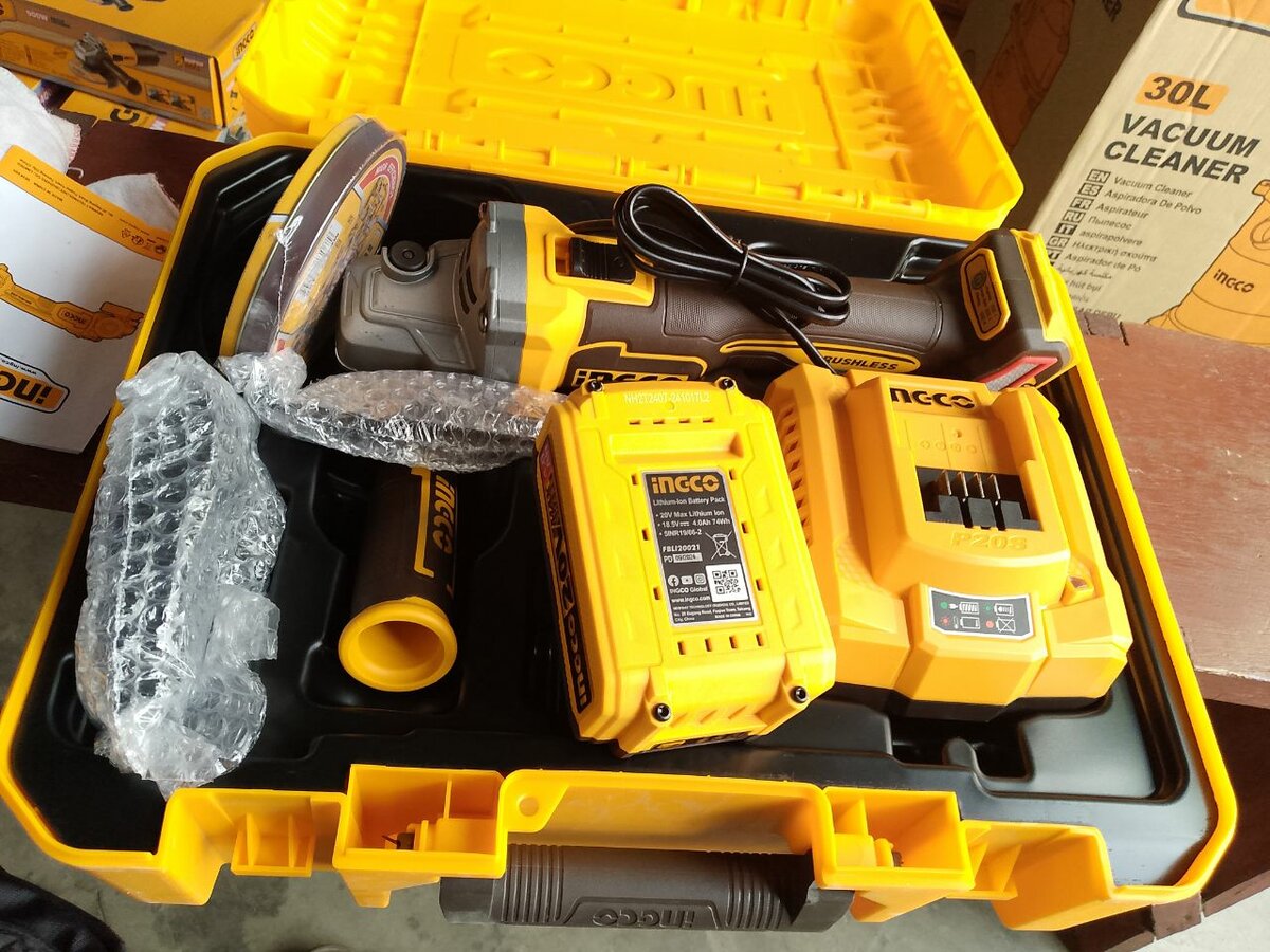 Chargeable cordless Angle Grinder with accessories