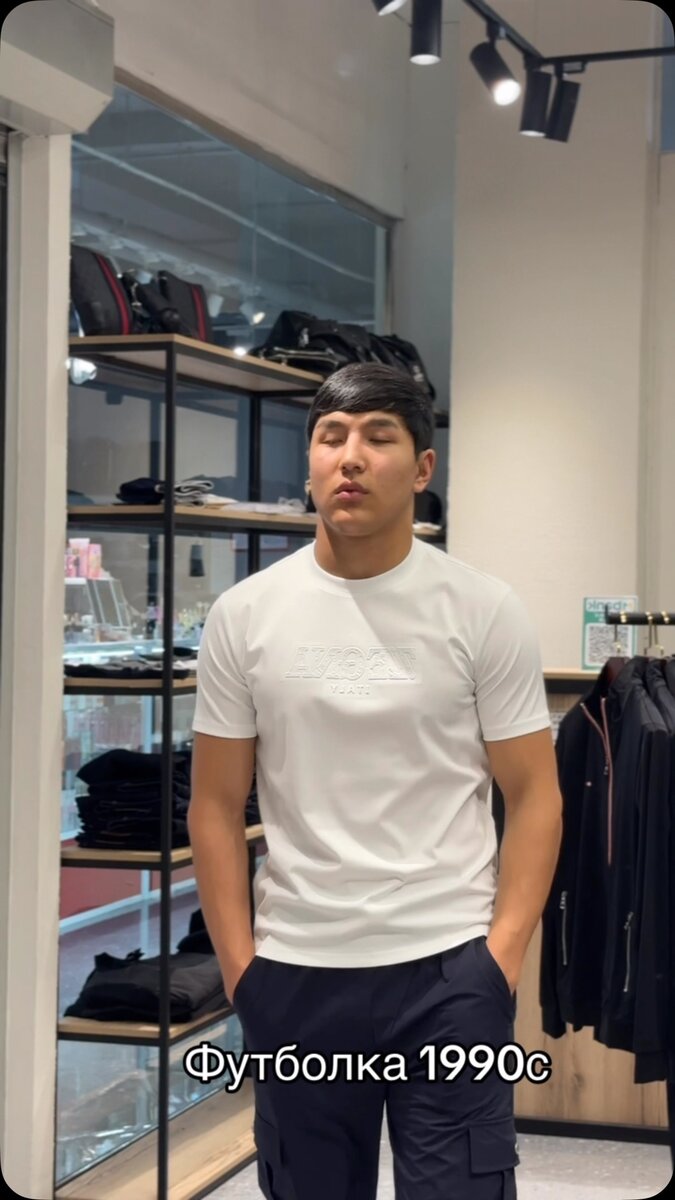 Белая мужская футболка