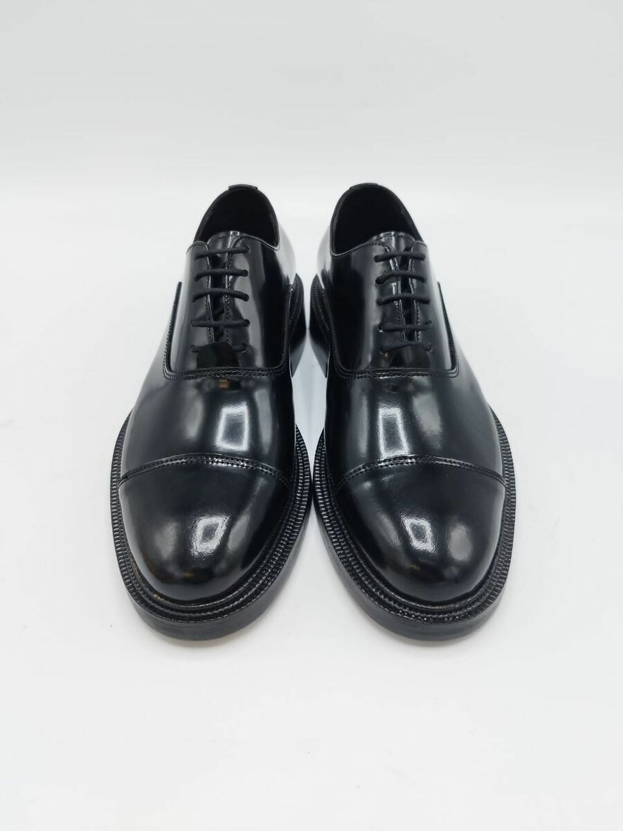 Dress shoe