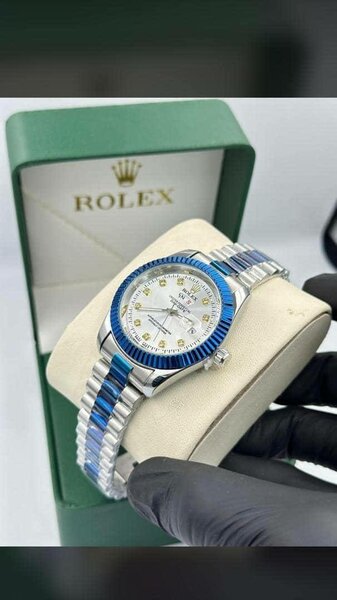 Montre de luxe en or et acier