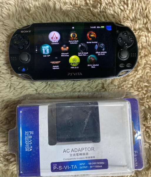 Console portable PS Vita avec adaptateur