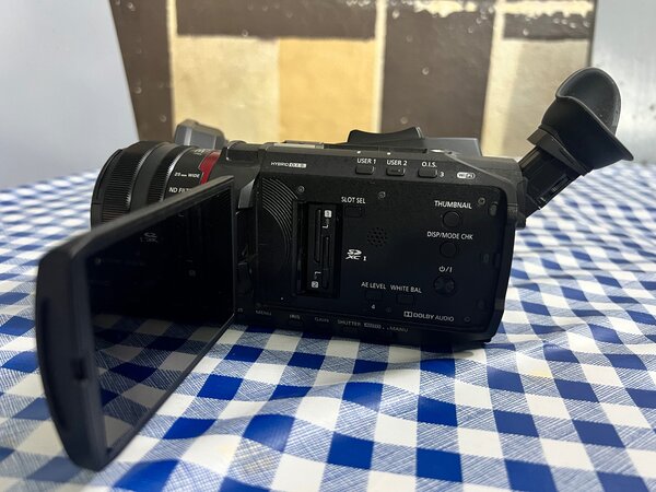 Caméra 4k panasonic X1500