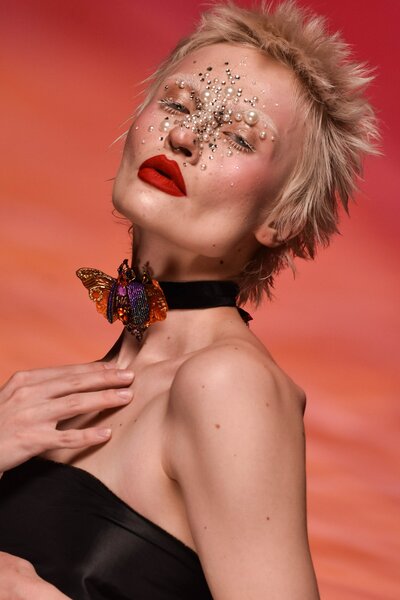 Брошь в виде жука.