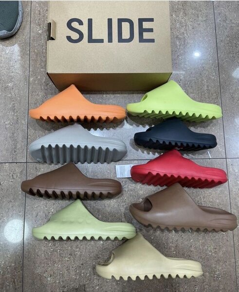 Claquettes confortables élégantes