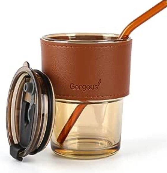 Gobelet en verre avec paille