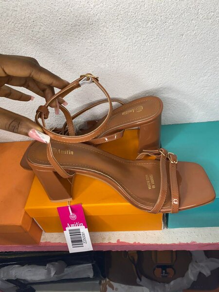 Sandales à talons marron élégantes
