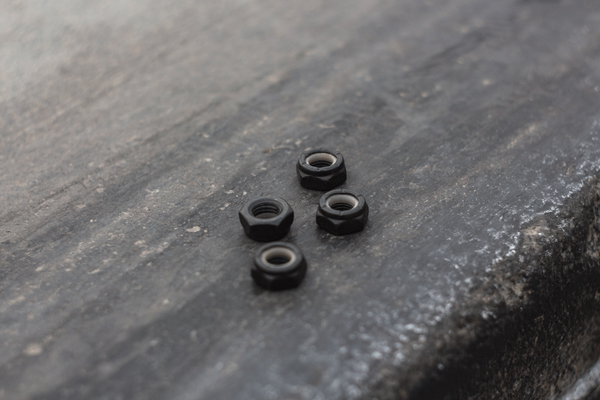 Набор винтов и гаек для скейта