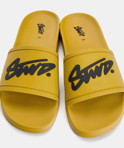 Claquette pull and bear