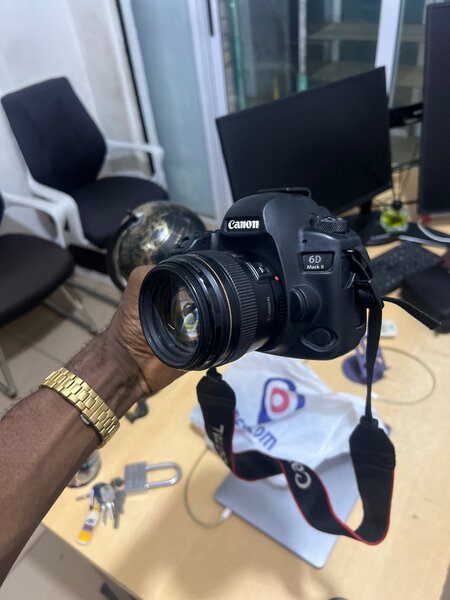 Canon 6D mark ii with 85mm f/1.8 lens